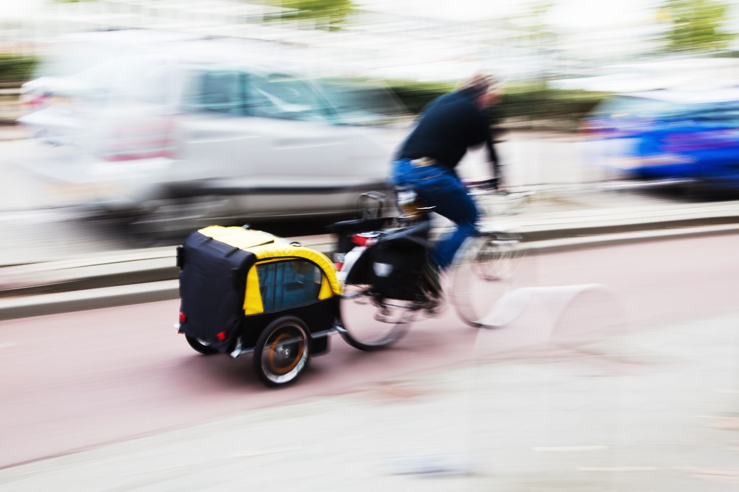 vélo électrique avec une remorque