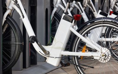 Moteur roue ou moteur pédalier : quelles différences ?